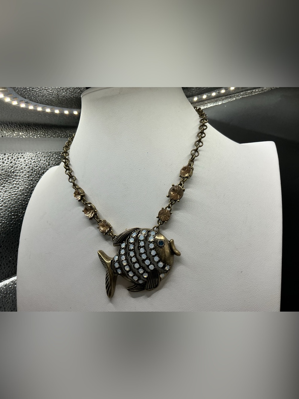 BETSEY JOHNSON ANTIQUE GOLD TONE LARGE FISH PENDANT NECKLACE RHINESTONE ACCENTS - Picture 3 of 4
